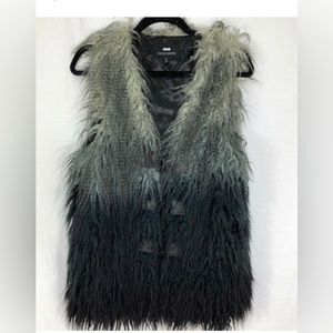 COCO COLETTE  Vest Sz M  Black Gray Faux Fur  Black fades into Gray